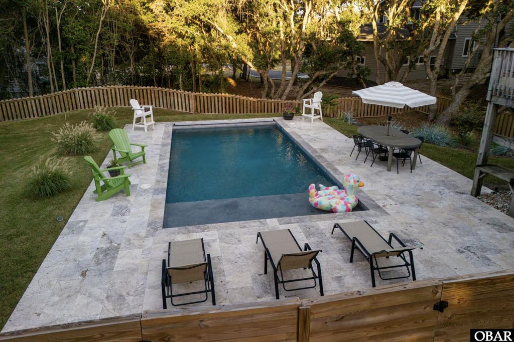 Image 6 of property listing at 326 Sea Oats Trail, Southern Shores, NC 27949