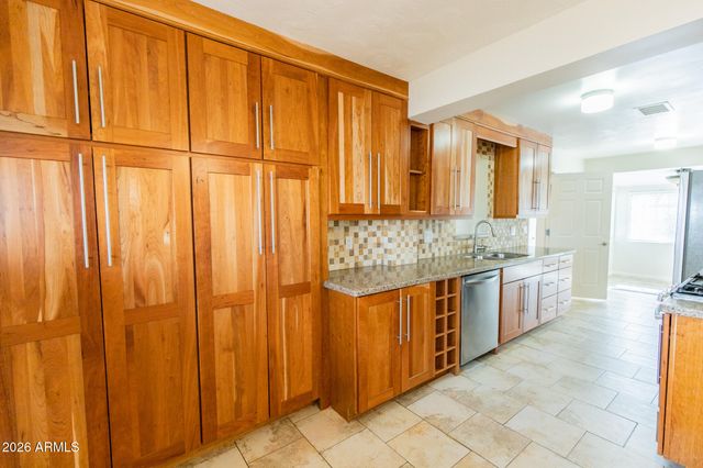 1029 W ELNA RAE Street, Tempe, AZ 85281