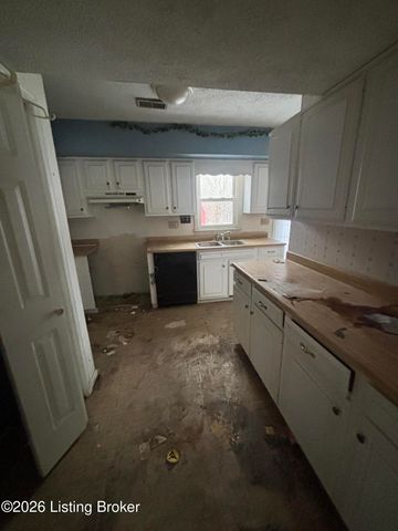 8311 Damascus Cir, Louisville, KY 40228