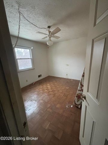 8311 Damascus Cir, Louisville, KY 40228