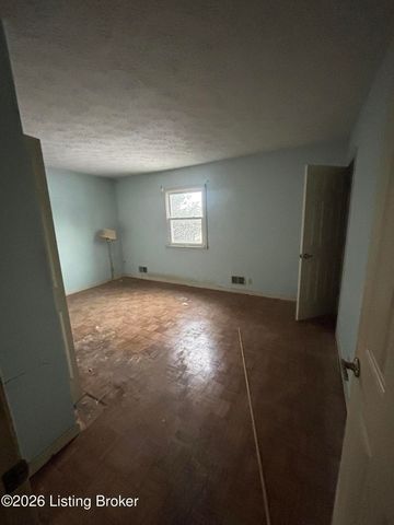 8311 Damascus Cir, Louisville, KY 40228