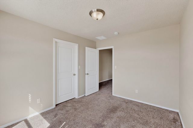 4141 Skyline Loop NE, Rio Rancho, NM 87144