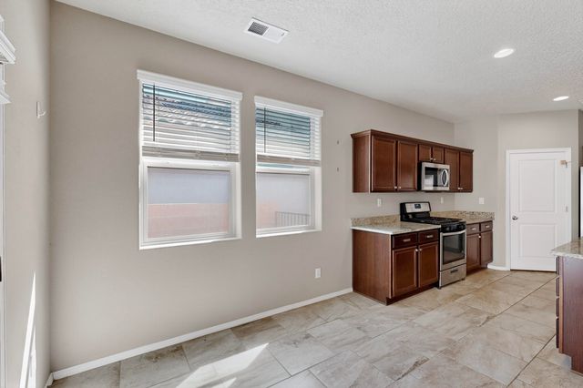 4141 Skyline Loop NE, Rio Rancho, NM 87144
