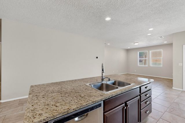 4141 Skyline Loop NE, Rio Rancho, NM 87144