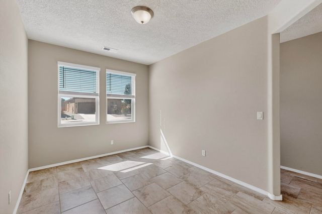 4141 Skyline Loop NE, Rio Rancho, NM 87144