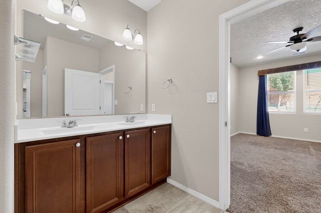 4141 Skyline Loop NE, Rio Rancho, NM 87144