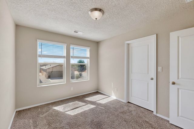 4141 Skyline Loop NE, Rio Rancho, NM 87144