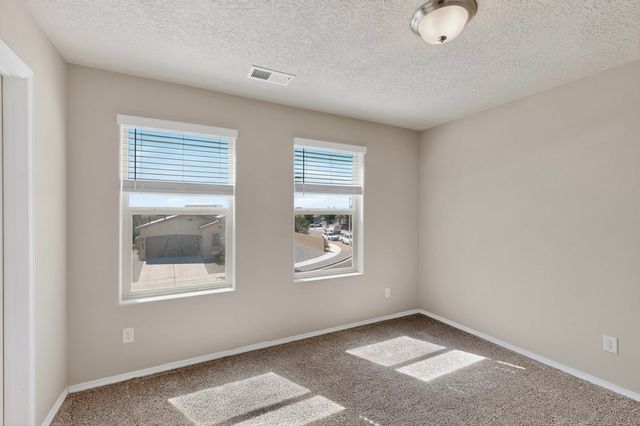 4141 Skyline Loop NE, Rio Rancho, NM 87144