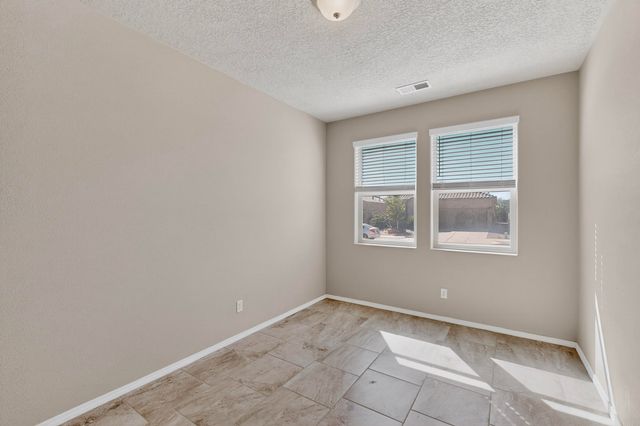 4141 Skyline Loop NE, Rio Rancho, NM 87144