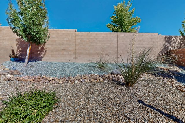 4141 Skyline Loop NE, Rio Rancho, NM 87144