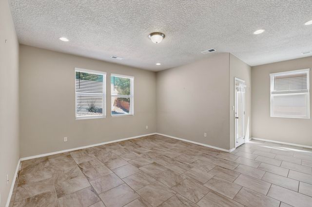 4141 Skyline Loop NE, Rio Rancho, NM 87144
