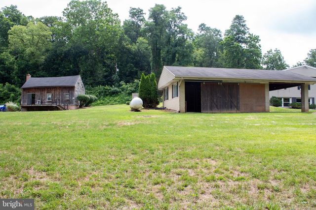 204 HERRVILLE RD, Willow Street, PA 17584