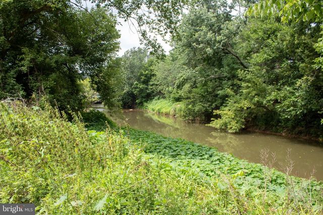 204 HERRVILLE RD, Willow Street, PA 17584
