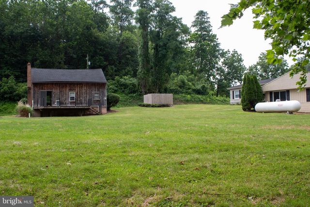 204 HERRVILLE RD, Willow Street, PA 17584