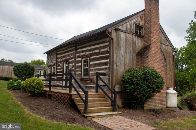 204 HERRVILLE RD, Willow Street, PA 17584
