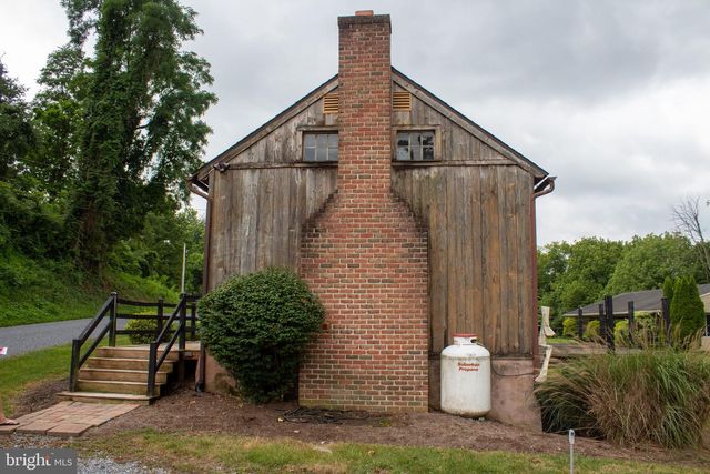 204 HERRVILLE RD, Willow Street, PA 17584