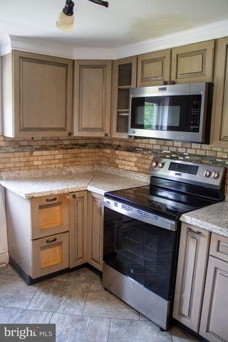 204 HERRVILLE RD, Willow Street, PA 17584