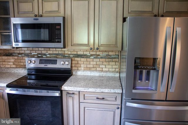 204 HERRVILLE RD, Willow Street, PA 17584