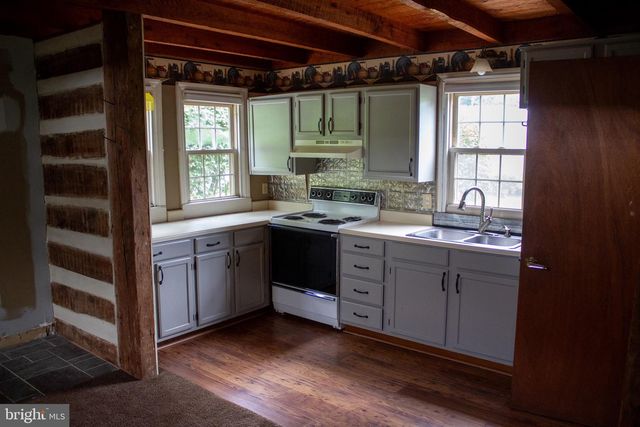 204 HERRVILLE RD, Willow Street, PA 17584