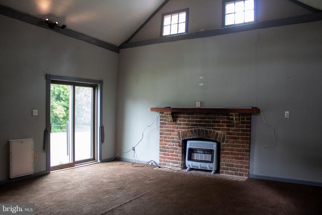 204 HERRVILLE RD, Willow Street, PA 17584