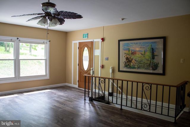 204 HERRVILLE RD, Willow Street, PA 17584