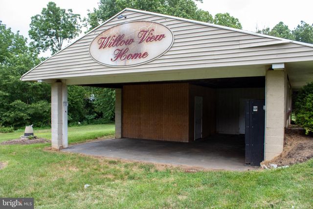 204 HERRVILLE RD, Willow Street, PA 17584