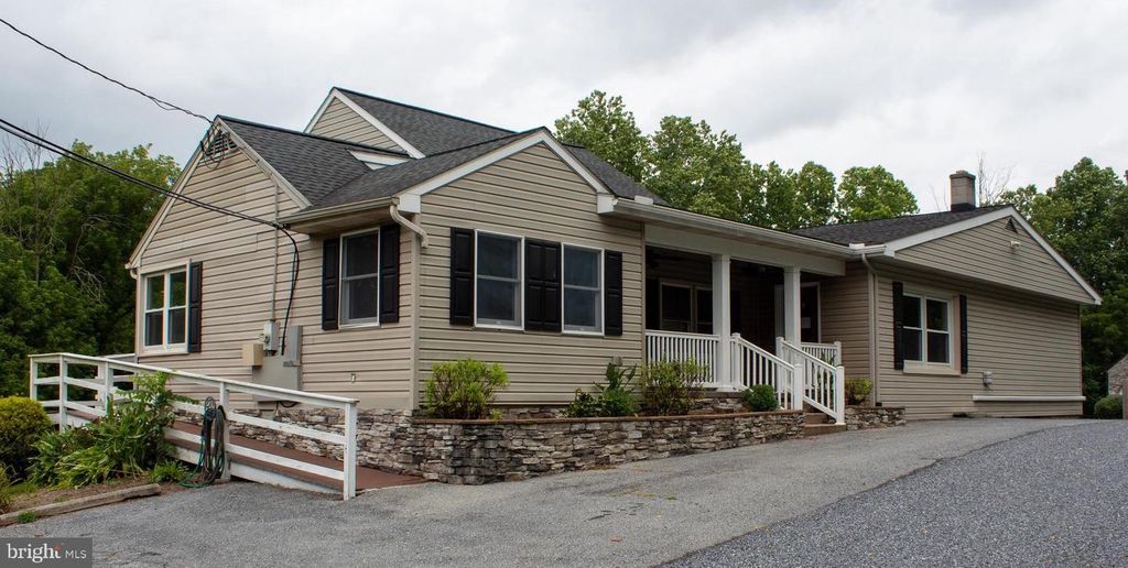 204 HERRVILLE RD, Willow Street, PA 17584