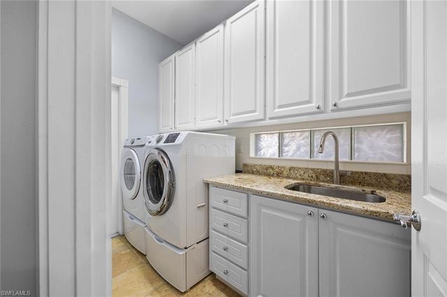 7534 Garibaldi CT, Naples, FL 34114