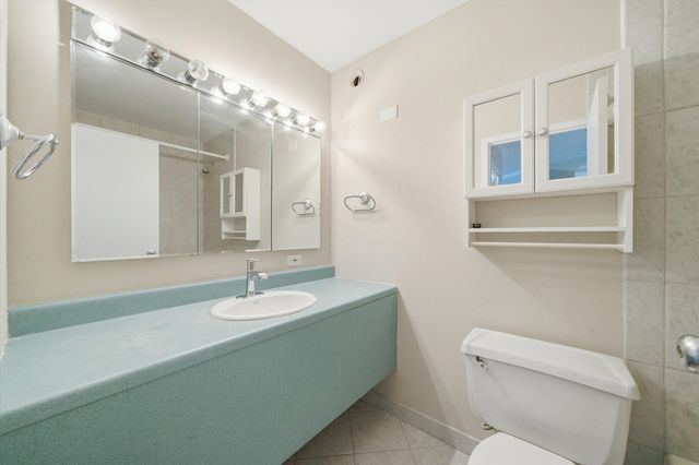 5320 N Sheridan Road 1607, Chicago, IL 60640
