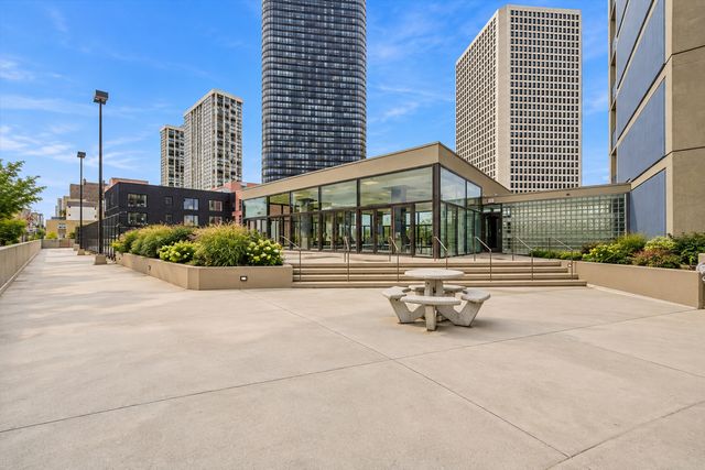 5320 N Sheridan Road 1607, Chicago, IL 60640