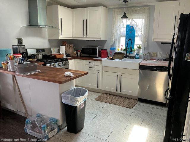 49582 Main Drive, Plymouth Charter Township, MI 48170