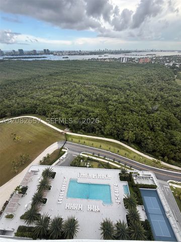 2411 Laguna Circle 2703, North Miami, FL 33181