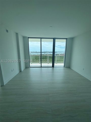 2411 Laguna Circle 2703, North Miami, FL 33181