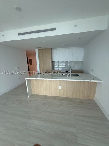 2411 Laguna Circle 2703, North Miami, FL 33181