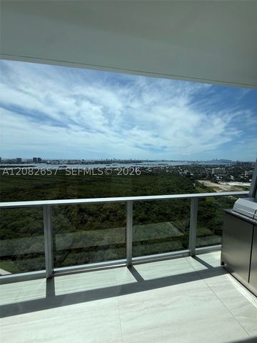 2411 Laguna Circle 2703, North Miami, FL 33181