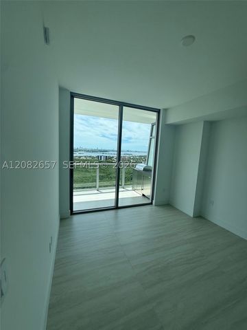 2411 Laguna Circle 2703, North Miami, FL 33181