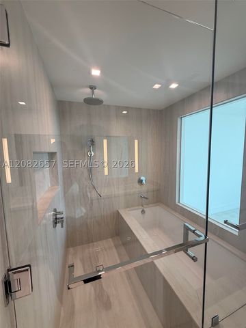2411 Laguna Circle 2703, North Miami, FL 33181