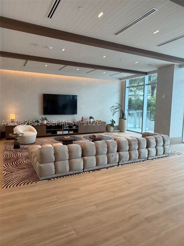 2411 Laguna Circle 2703, North Miami, FL 33181