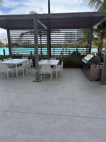 2411 Laguna Circle 2703, North Miami, FL 33181