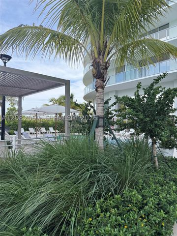 2411 Laguna Circle 2703, North Miami, FL 33181