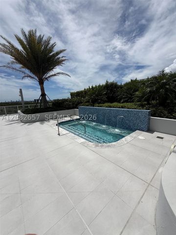 2411 Laguna Circle 2703, North Miami, FL 33181