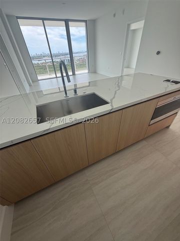 2411 Laguna Circle 2703, North Miami, FL 33181