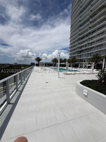 2411 Laguna Circle 2703, North Miami, FL 33181