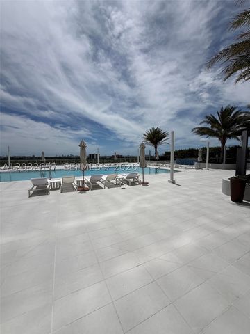 2411 Laguna Circle 2703, North Miami, FL 33181