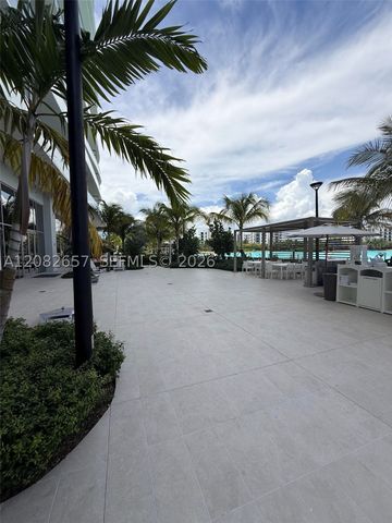 2411 Laguna Circle 2703, North Miami, FL 33181