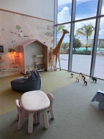 2411 Laguna Circle 2703, North Miami, FL 33181