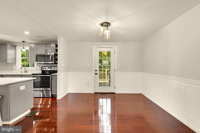 7945 FREEHOLLOW DR, Falls Church, VA 22042