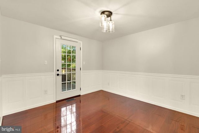 7945 FREEHOLLOW DR, Falls Church, VA 22042