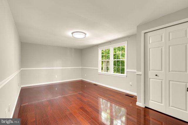 7945 FREEHOLLOW DR, Falls Church, VA 22042