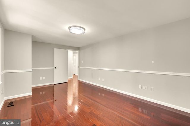 7945 FREEHOLLOW DR, Falls Church, VA 22042
